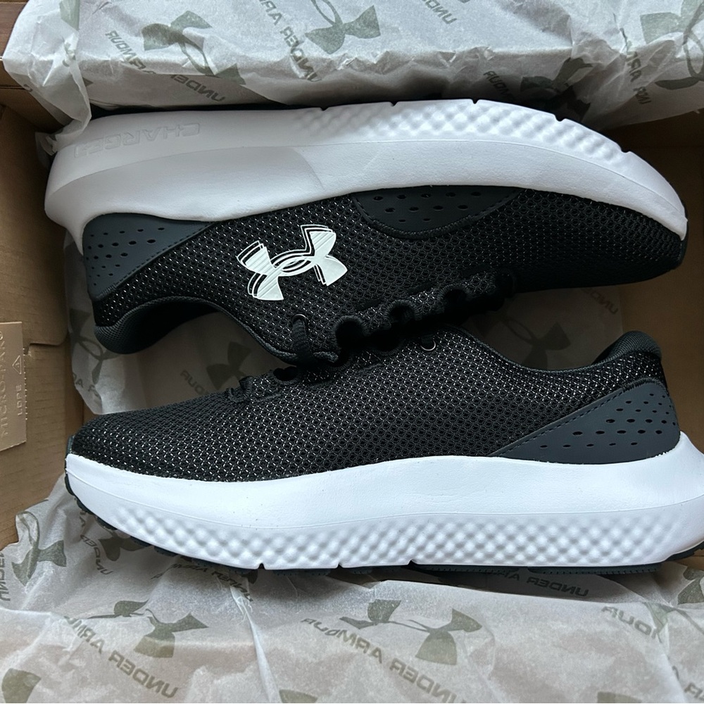 Under Armour Women’s Charged Surge Athletic Shoe NEW in box